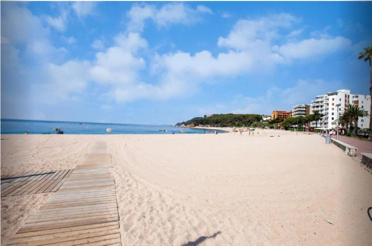 One Bedroom Flat In Fenals Lloret De Mar For 4 People Екстер'єр фото