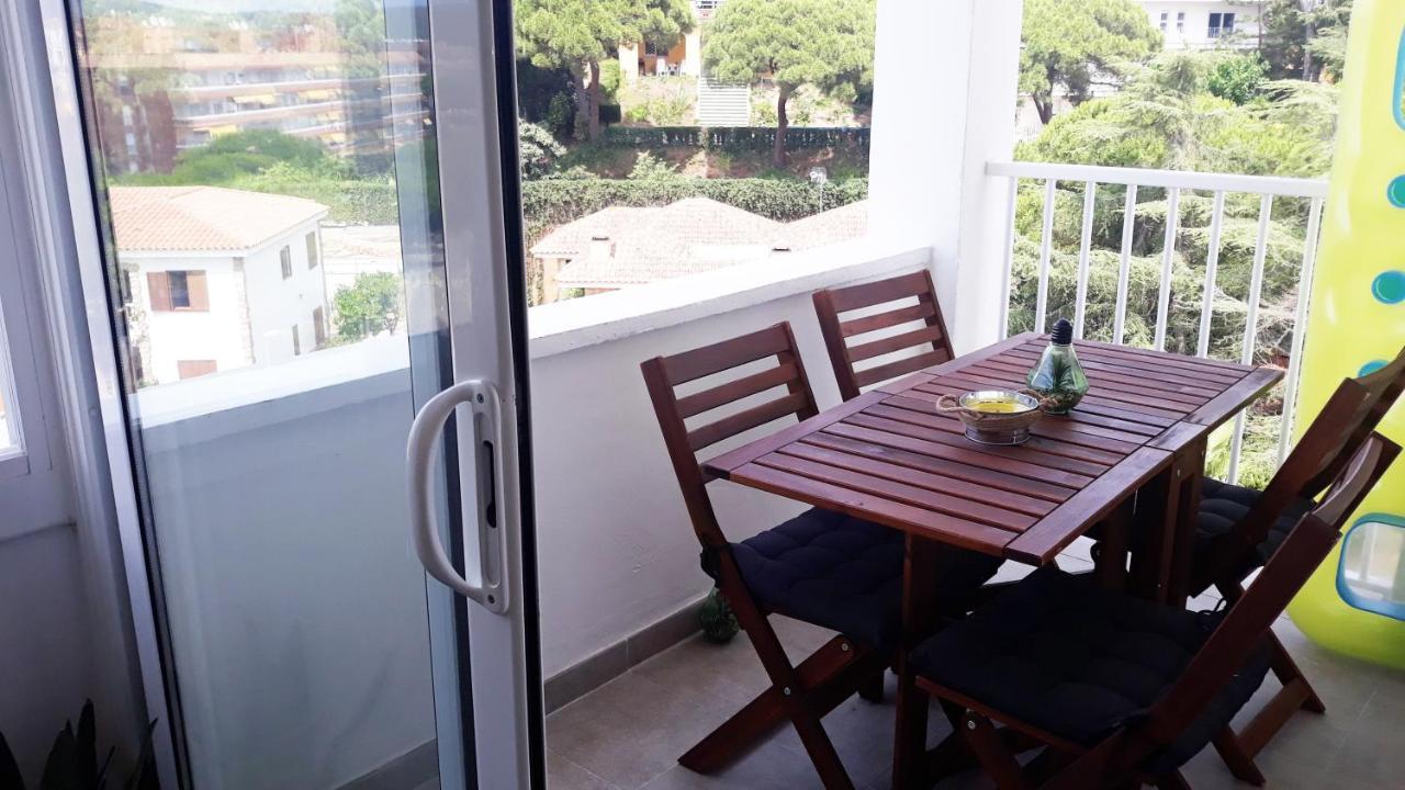 One Bedroom Flat In Fenals Lloret De Mar For 4 People Екстер'єр фото