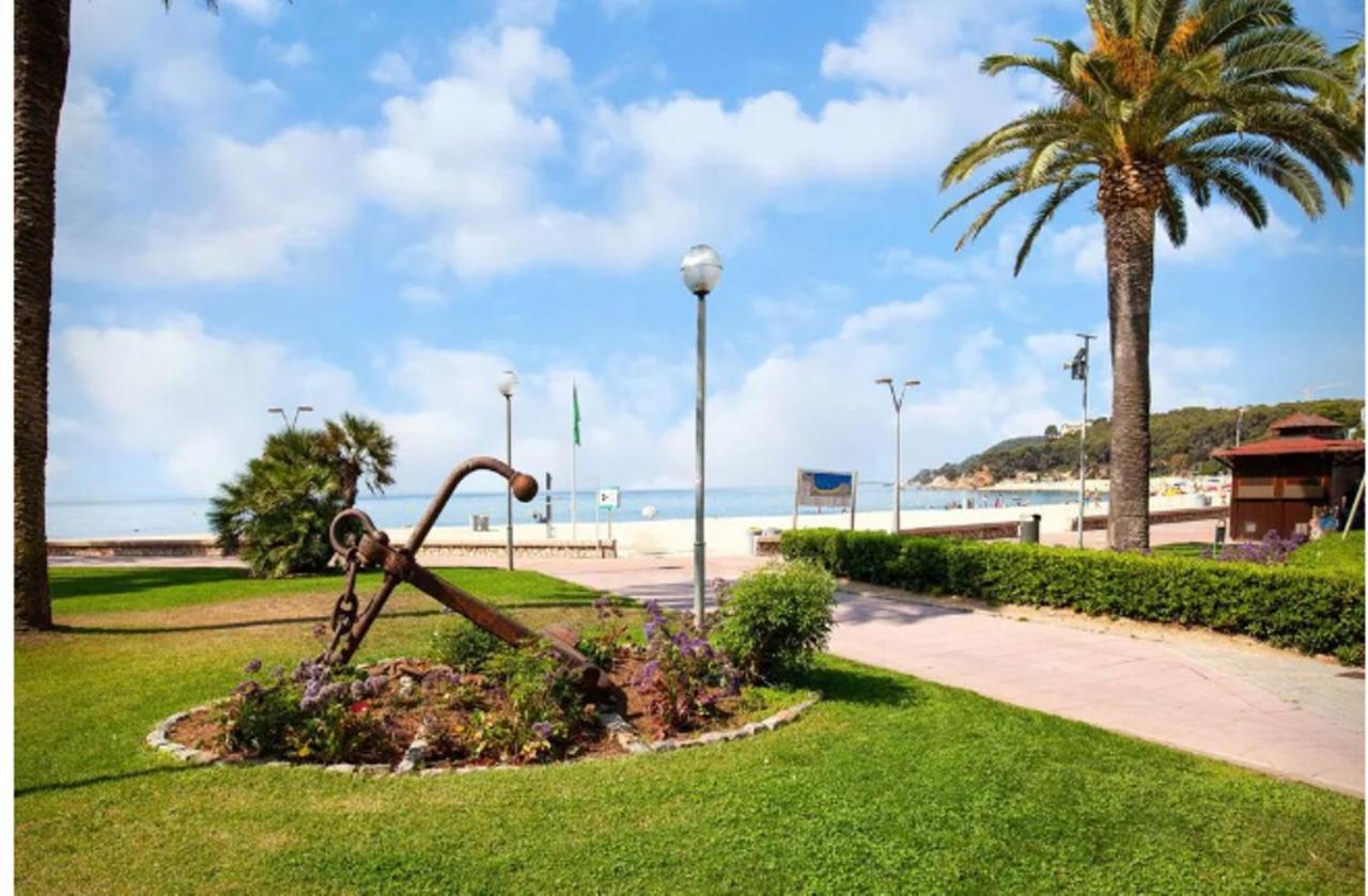 One Bedroom Flat In Fenals Lloret De Mar For 4 People Екстер'єр фото