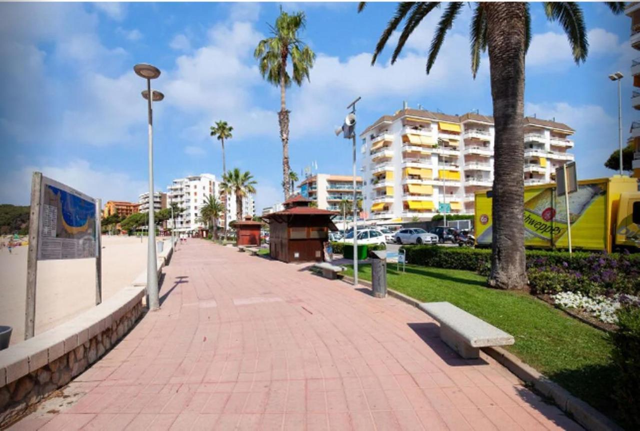 One Bedroom Flat In Fenals Lloret De Mar For 4 People Екстер'єр фото